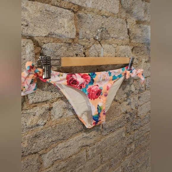 Body Glove bikini swim suit. Orange & Floral print - Picture 5 of 7